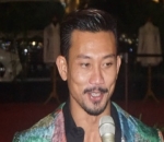 Denny Sumargo Dengan Jas Batiknya